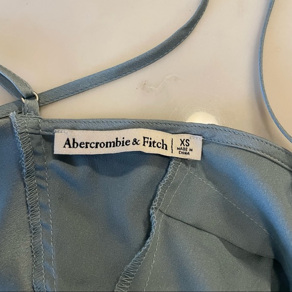 Abercrombie Satin V-Neck Crossback Tank in Light Blue, XS - Picture 3 of 5